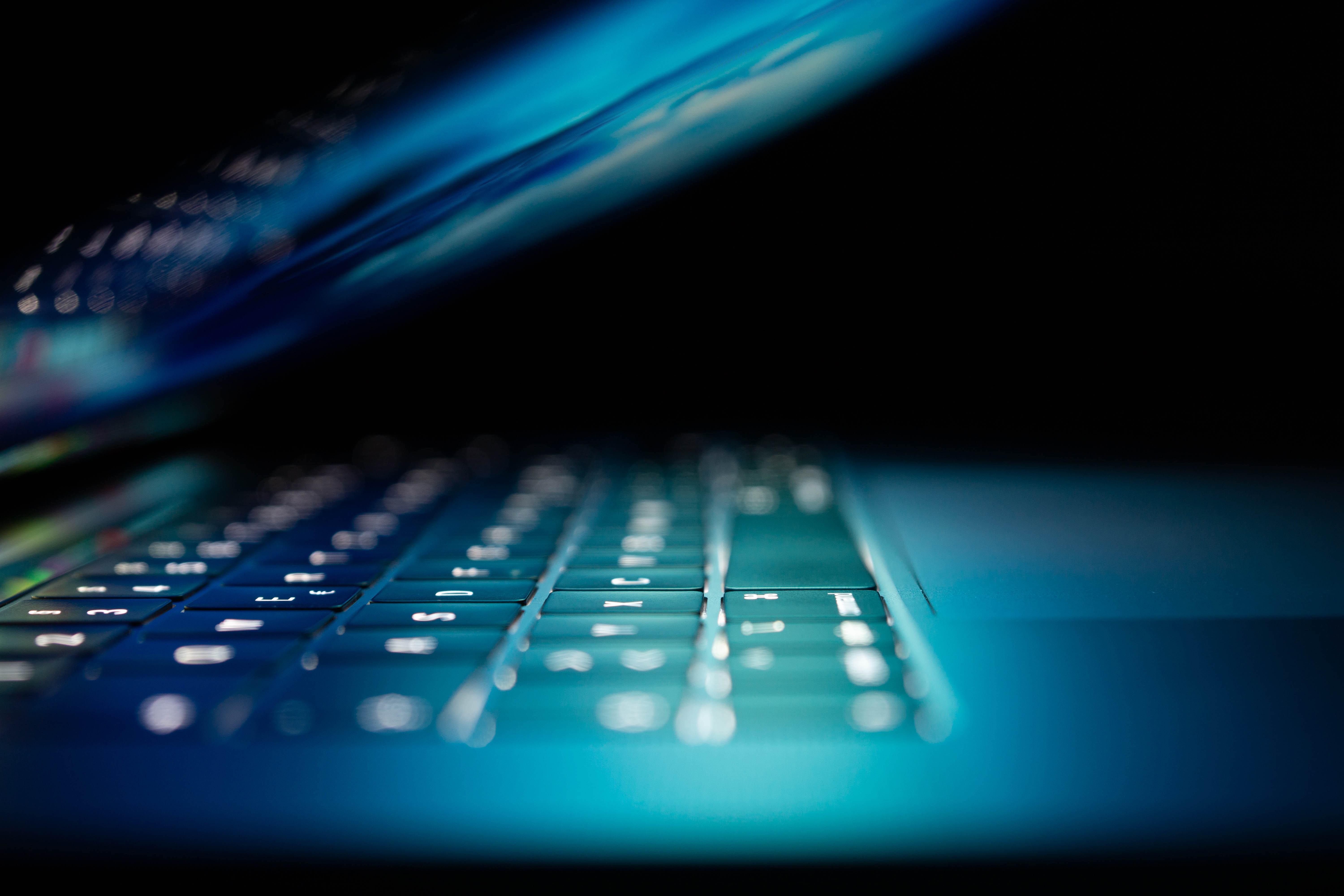 closing-laptop